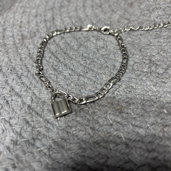 Ladies Anklet. Silver done. Adjustable size - Picture 2 of 3